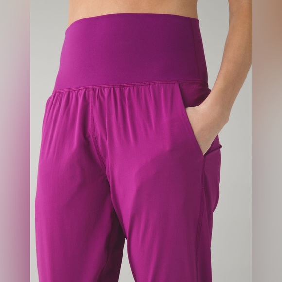 Lululemon Tranquil Crop pant - Picture 2 of 9